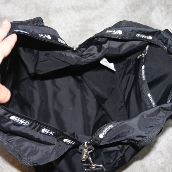 LeSportSac Leisure Oversized Travel Bag and Crossbody - Picture 4 of 8